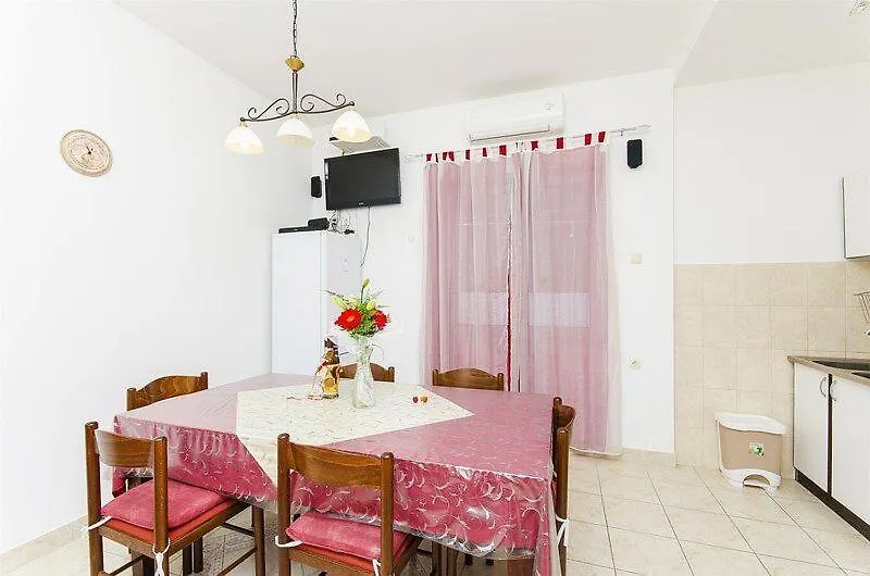 Apartment Romeo Trogir 0*,